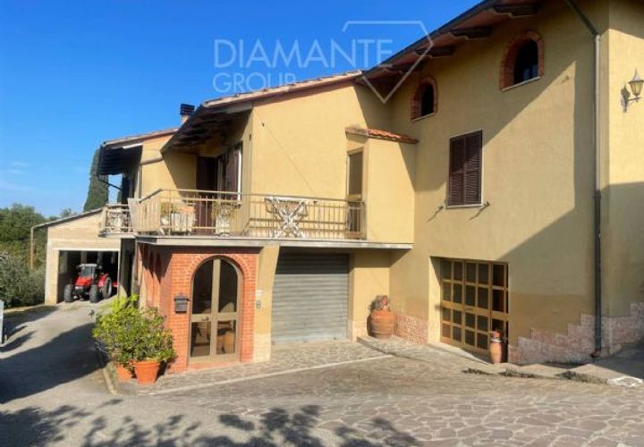Farm i Chiusi, Siena, Chiusi - € 400.000 | Ref: AZ235 - foto 1