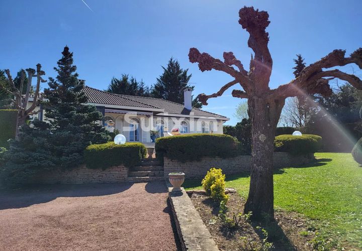Villa a Macon, Saone-et-Loire, Macon - € 899.000 | Ref: 69547BM - foto 1