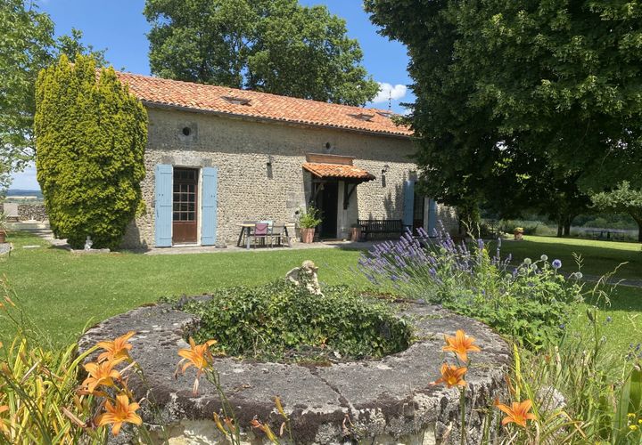 Villa in Aubeterre-sur-Dronne, Charente, Aubeterre-sur-Dronne - € 395.000 | Ref: BVI75619 - foto 1