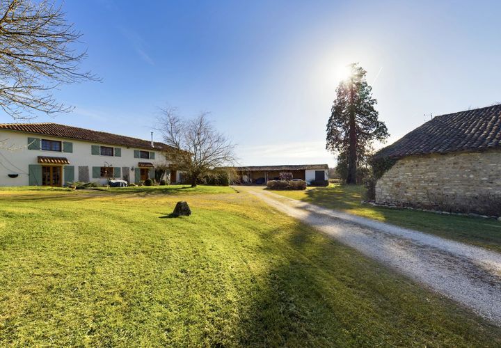 Villa i Civray, Vienne, Civray - € 575 000 | Ref: BVI68781 - foto 1