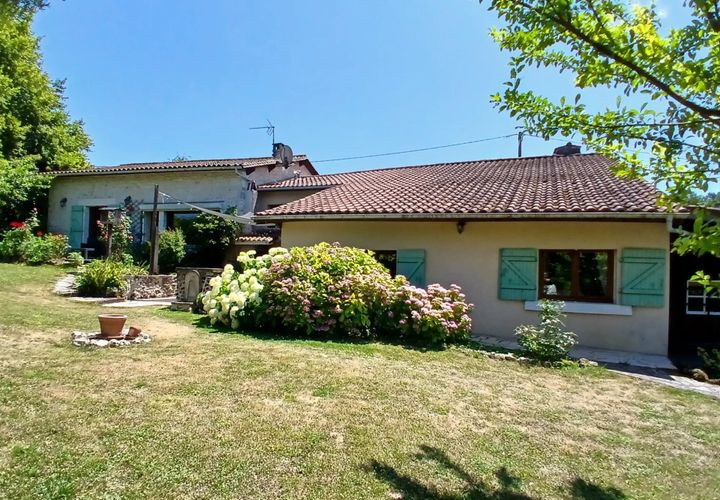 Villa a Les Essards, Charente, Les Essards - € 270.000 | Ref: BVI79544 - foto 1