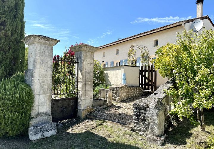 Villa i Bonnes, Charente, Bonnes - € 310.300 | Ref: BVI71886 - foto 1