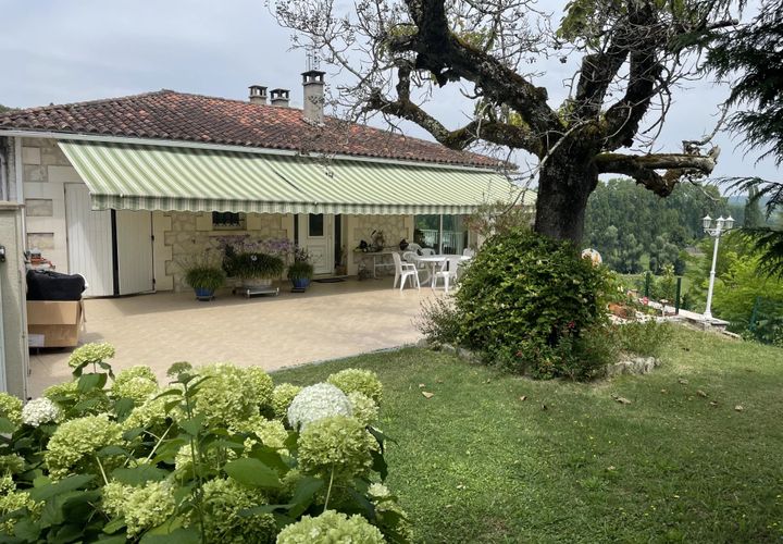 Villa i Aubeterre-sur-Dronne, Charente, Aubeterre-sur-Dronne - € 371.000 | Ref: BVI74667 - foto 1