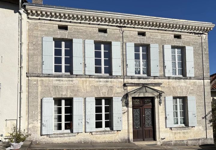 Villa a Aubeterre-sur-Dronne, Charente, Aubeterre-sur-Dronne - € 230.050 | Ref: BVI77414 - foto 1
