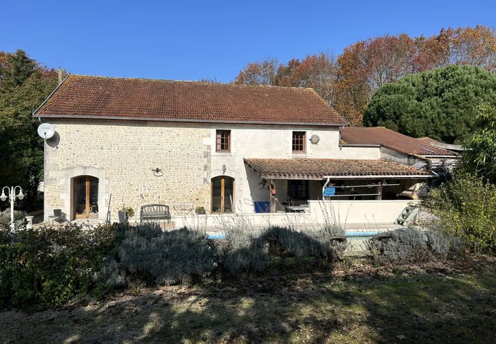 Villa a Brossac, Charente, Brossac - € 371.000 | Ref: BVI60476 - foto 1
