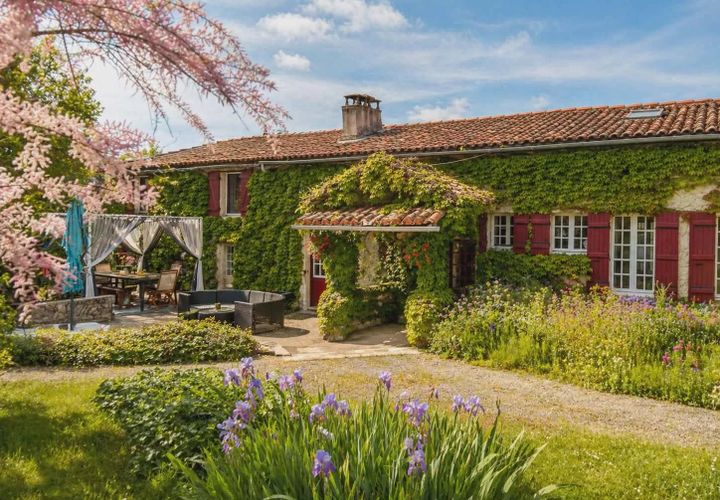 Villa a Brossac, Charente, Brossac - € 379.000 | Ref: BVI72238 - foto 1