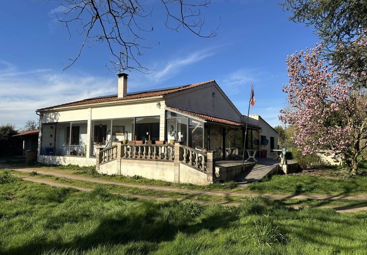 Villa a Bois, Charente-Maritime, Bois - € 280.000 | Ref: BVI80055 - foto 1