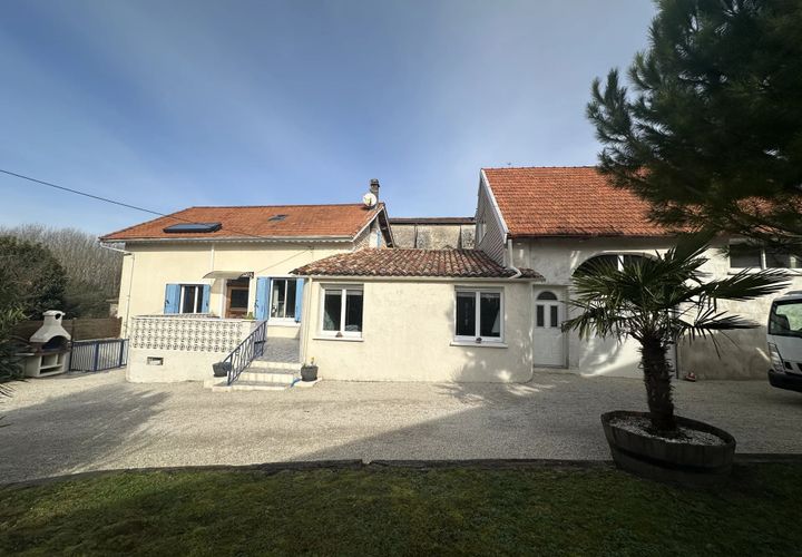 Villa a Saint-Bonnet, Charente, Saint-Bonnet - € 243.960 | Ref: BVI79583 - foto 1