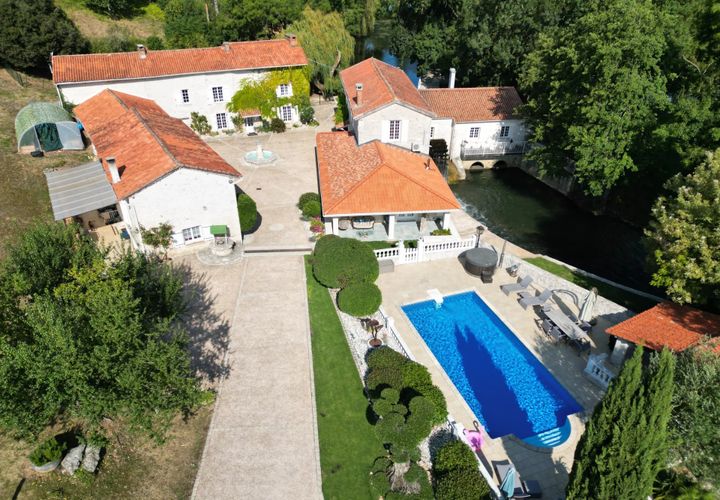 Villa i Verteuil-sur-Charente, Charente, Verteuil-sur-Charente - € 1.495.000 | Ref: BVI72575 - foto 1