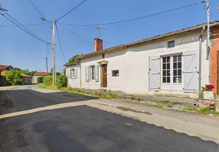 Villa a Confolens, Charente, Confolens - € 120.880 | Ref: BVI76009 - foto 1