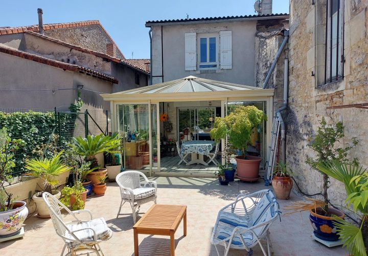 Erhvervsejendom i Ruffec, Charente, Ruffec - € 149.800 | Ref: BVI65777 - foto 1