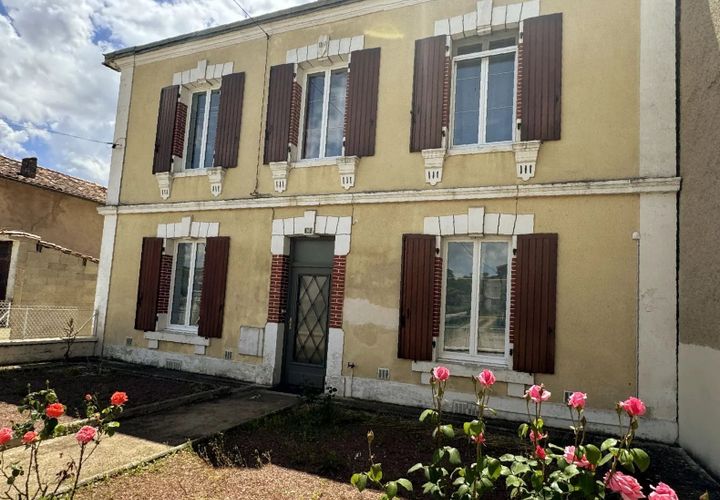 Landsbyhus i Mansle, Charente, Mansle - € 251.450 | Ref: BVI69302 - foto 1