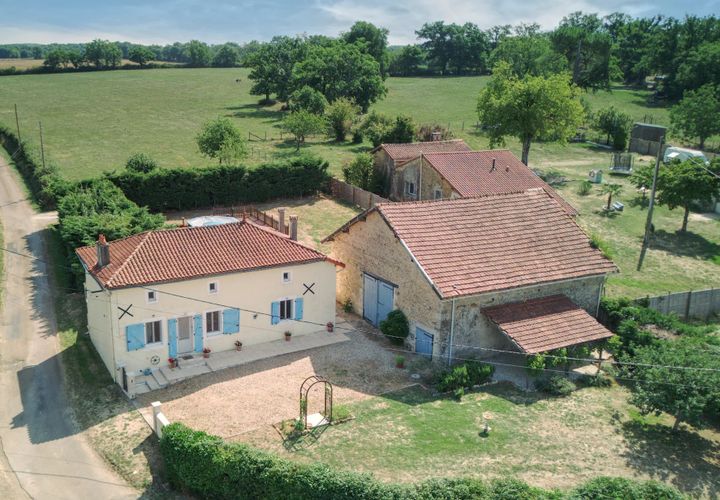 Villa a Pleuville, Charente, Pleuville - € 179.000 | Ref: BVI69567 - foto 1
