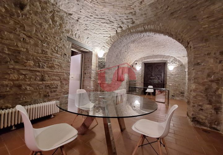L'establiment comercial a Benevento, Benevento, Benevento - € 1.200/mes | Ref: AA31137 - foto 1