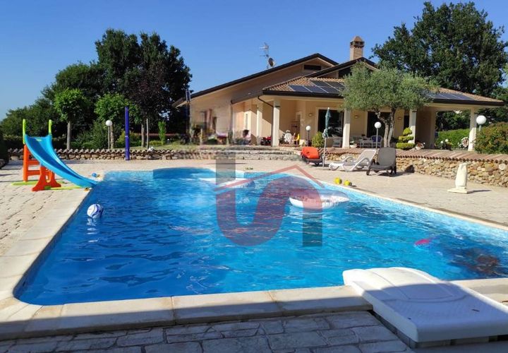 Villa em Benevento, Benevento, Benevento - € 430.000 | Ref: AA34561 - foto 1