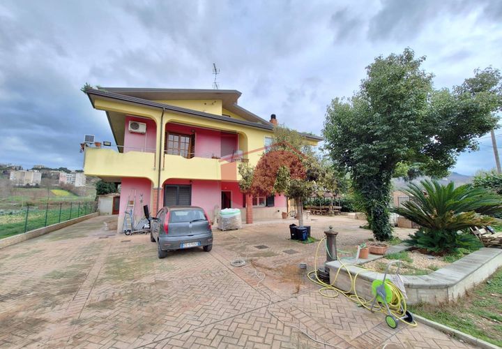Villa a Benevento, Benevento, Benevento - € 290.000 | Ref: AA39089 - foto 1
