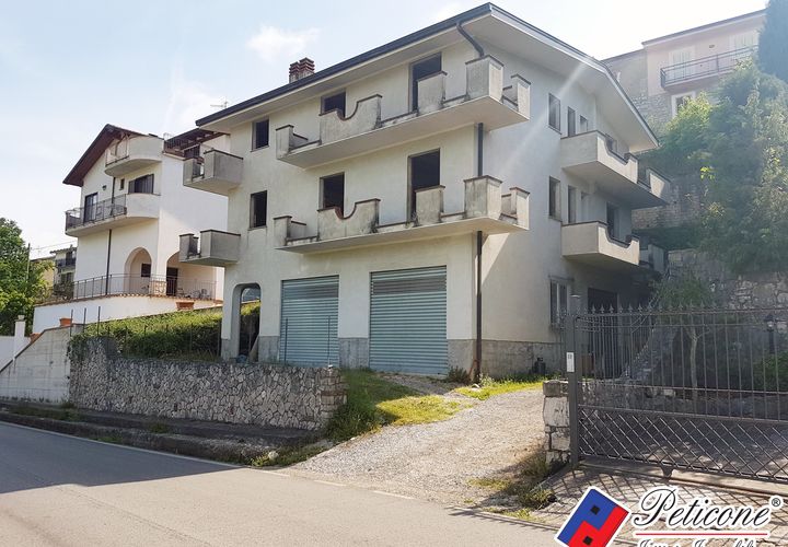 Villa i Lenola, Latina, Lenola - € 200.000 | Ref: Z593RM - foto 1