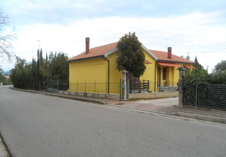 Villa a Castorano, Ascoli Piceno, Castorano - € 235.000 | Ref: cas1570 - foto 1