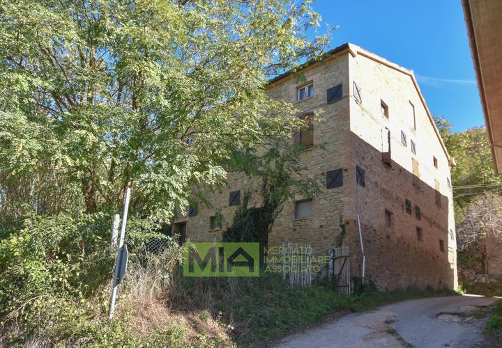 Landejendom i Comunanza, Ascoli Piceno, Comunanza - € 85.000 | Ref: 113666 - foto 1