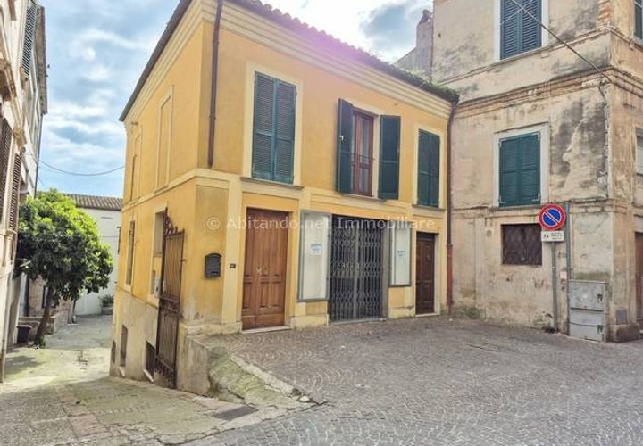 L'establiment comercial a Penne, Pescara, Penne - € 450/mes | Ref: PN0307 - foto 1