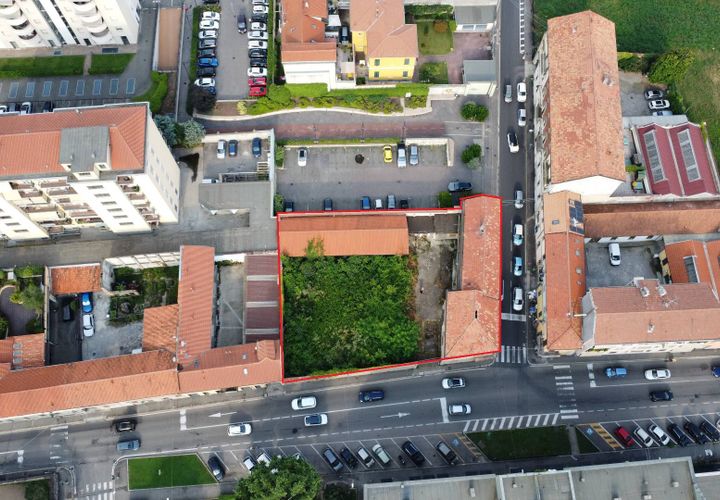 Erhvervsejendom i Busto Arsizio, Varese, Busto Arsizio - € 300.000 | Ref: 411 - foto 1