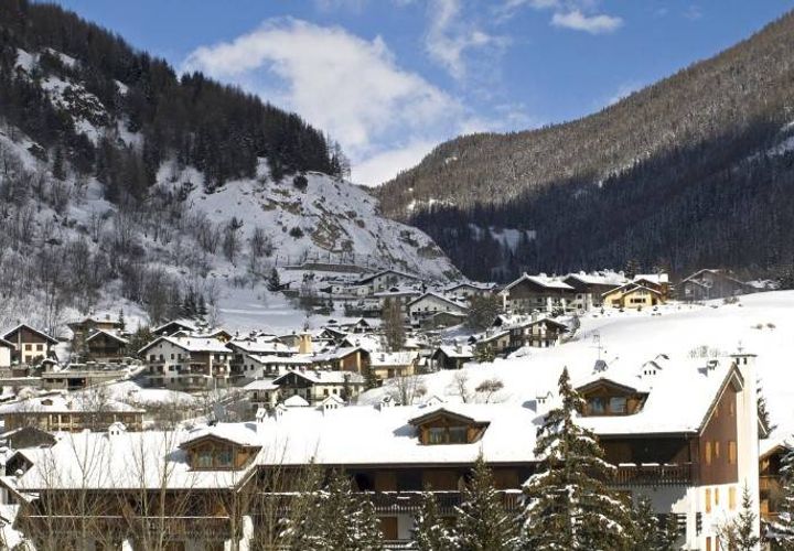 Erhvervsejendom i La Thuile, Aosta Valley, La Thuile - € 1.600.000 | Ref: 436 - foto 1