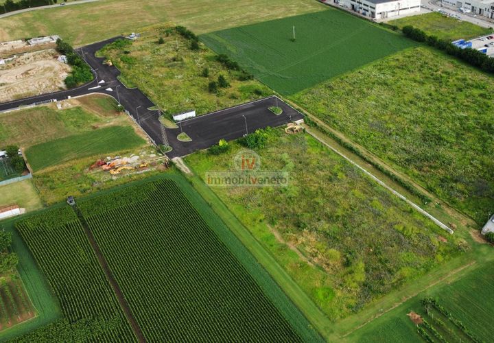 Helårsgrund i Brendola, Vicenza, Brendola - € 1.650.000 | Ref: 702 - foto 1