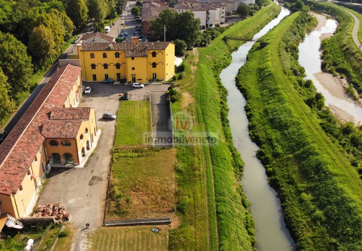 Erhvervsejendom i Lonigo, Vicenza, Lonigo - € 800.000 | Ref: 778 - foto 1