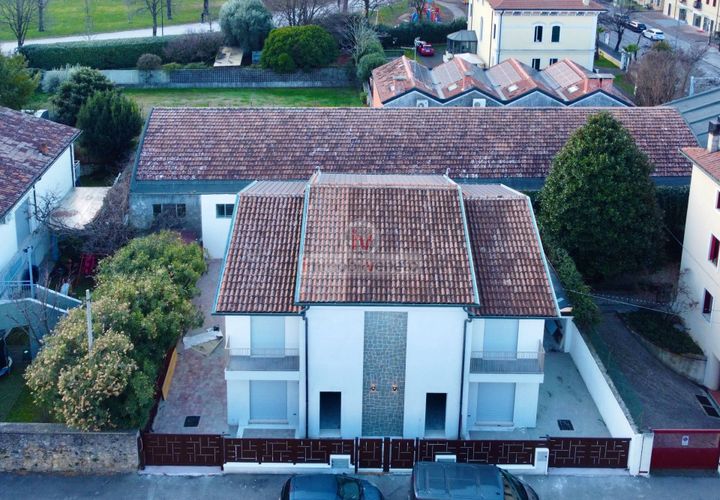 Villa i Lonigo, Vicenza, Lonigo - € 375.000 | Ref: 810 - foto 1