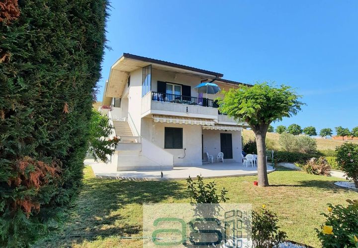 Villa a Tortoreto, Teramo, Tortoreto - € 320.000 | Ref: 033/CS - foto 1
