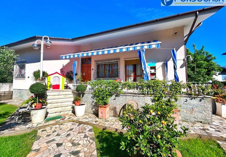 Villa i Pietrasanta, Lucca, Pietrasanta - € 990.000 | Ref: fdm601a - foto 1