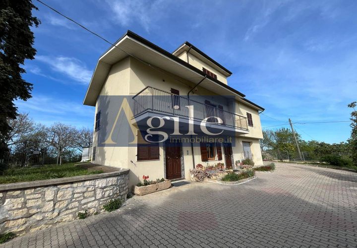 Villa a Offida, Ascoli Piceno, Offida - € 380.000 | Ref: 3004 - foto 1