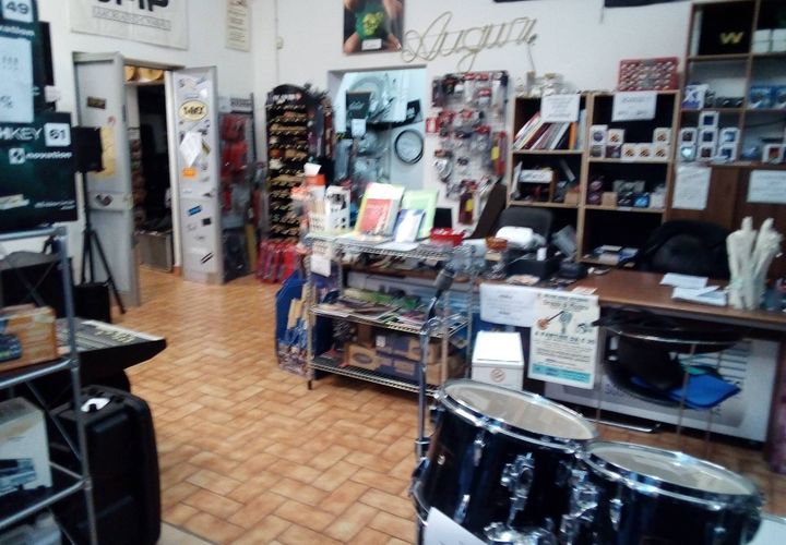 L'establiment comercial a Collesalvetti, Livorno, Collesalvetti - € 1.500/mes | Ref: 2018LI076 - foto 1