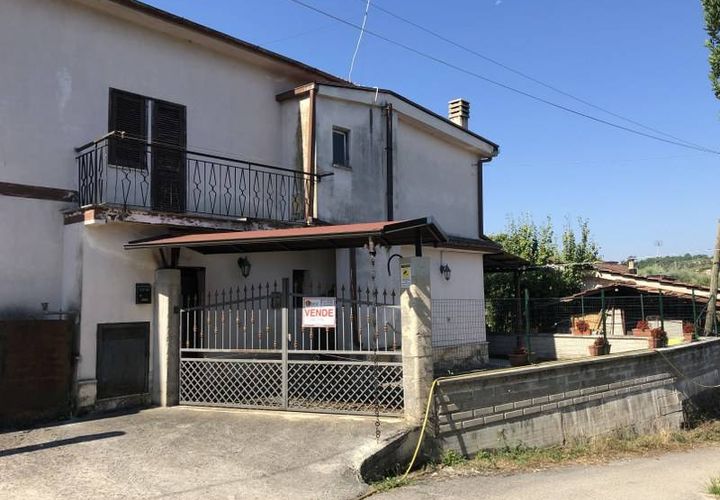 Villa i Arce, Frosinone, Arce - € 120.000 | Ref: AC99-149-913 - foto 1