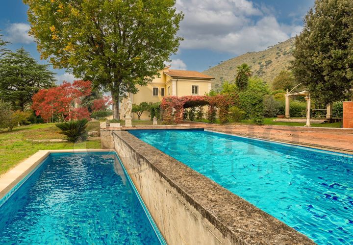 Villa a Cassino, Frosinone, Cassino - € 1.000.000 | Ref: AC99-149-1363 - foto 1