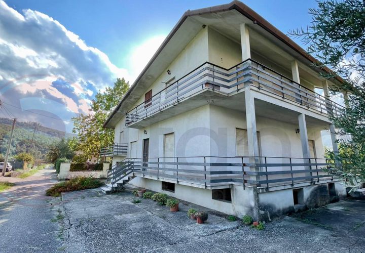 Villa a Arce, Frosinone, Arce - € 60.000 | Ref: AC99-149-1450 - foto 1