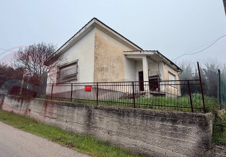 Villa i Arce, Frosinone, Arce - € 41.000 | Ref: AC99-149-1574 - foto 1