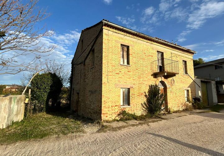 Landejendom i Castignano, Ascoli Piceno, Castignano - € 98.000 | Ref: 33195 - foto 1