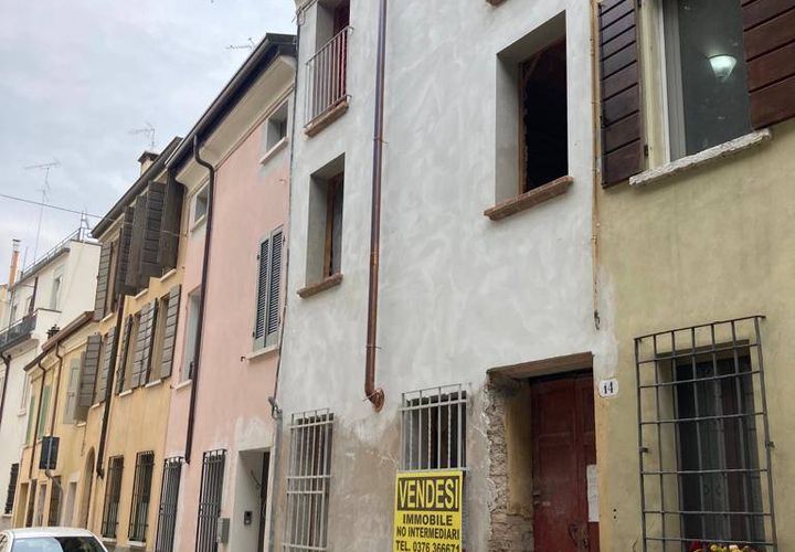 Villa a Mantua, Mantua, Mantua - € 111.111 | Ref: 554 - foto 1