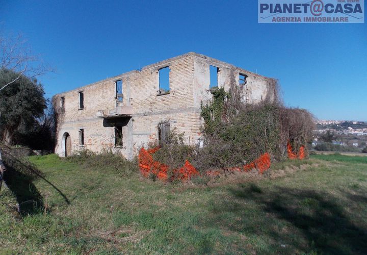 Villa a Ancarano, Teramo, Ancarano - € 99.000 | Ref: VM2687 - foto 1