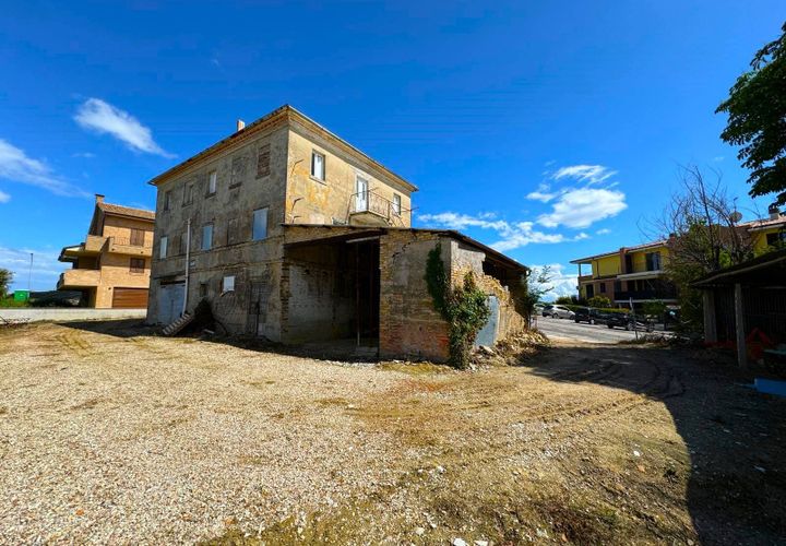 Landejendom i Montegranaro, Fermo, Montegranaro - € 210.000 | Ref: VV216 - foto 1