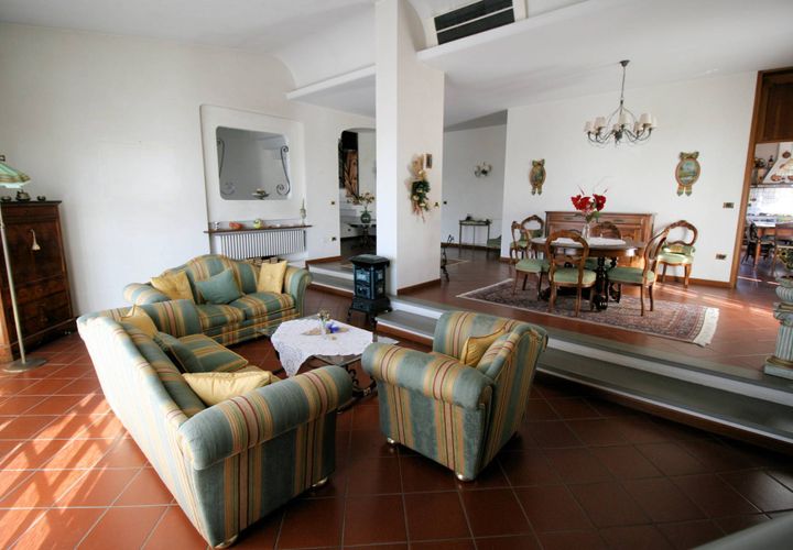 Villa a Montecatini Terme, Pistoia, Montecatini Terme - € 650.000 | Ref: 1203 - foto 1