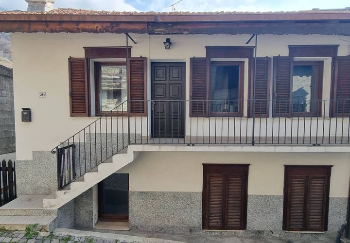 Villa a Saint-Christophe, Aosta Valley, Saint-Christophe - € 110.000 | Ref: 2 - foto 1