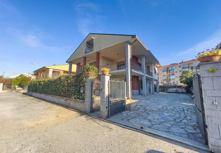 Villa a Orbassano, Turin, Orbassano - € 360.000 | Ref: 12037 - foto 1