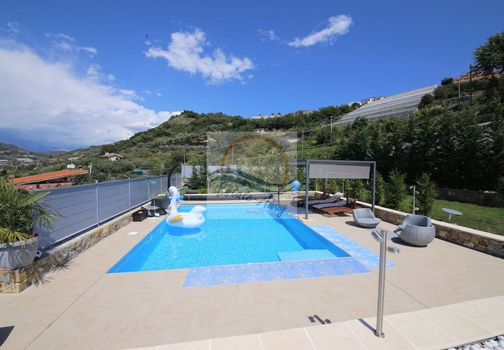 Villa a Vallecrosia, Imperia, Vallecrosia - € 1.100.000 | Ref: iv1090 - foto 1