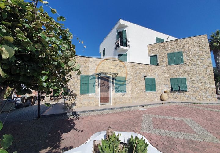 Villa i Bordighera, Imperia, Bordighera - € 2.500.000 | Ref: iv1091 - foto 1