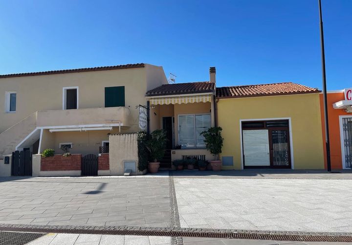 L'establiment comercial a Golfo Aranci, Olbia Tempio, Golfo Aranci - € 320.000 | Ref: CBI040-775-10363 - foto 1