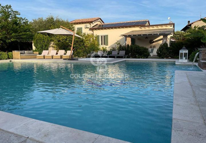 Villa a Pietrasanta, Lucca, Pietrasanta - € 25.000/mes | Ref: CBI129-2610-130227 - foto 1