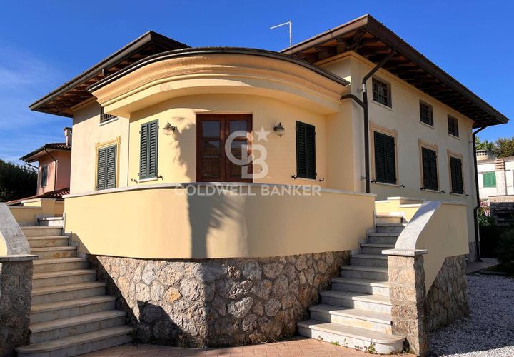 Villa i Pietrasanta, Lucca, Pietrasanta - € 1.350.000 | Ref: CBI129-2006-130272 - foto 1