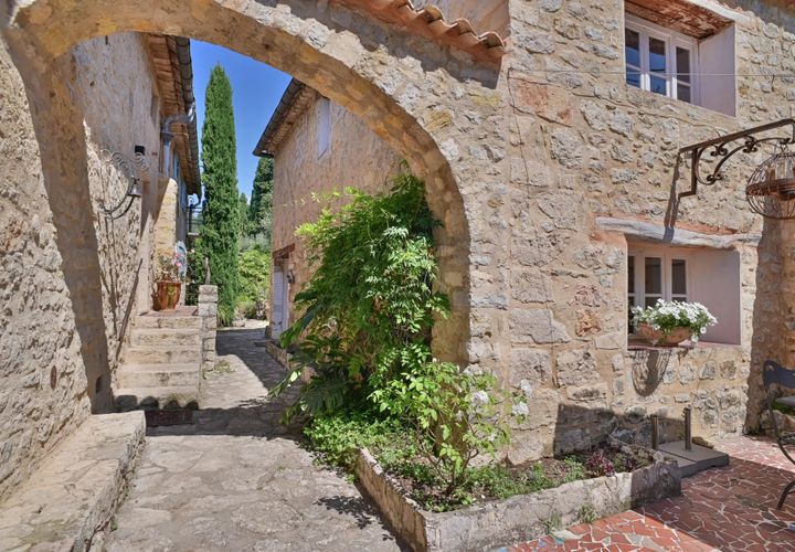 Villa i Le Rouret, Alpes-Maritimes, Le Rouret - € 1.150.000 | Ref: ARA-1026-MRo1 - foto 1